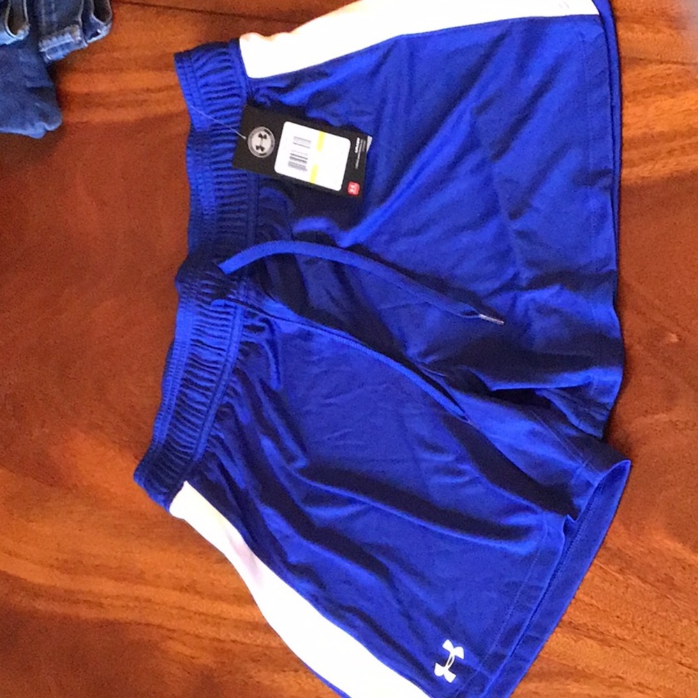 Under Armour medium volleyball cover up shorts